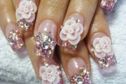 rhinestone-flower-nail-designs