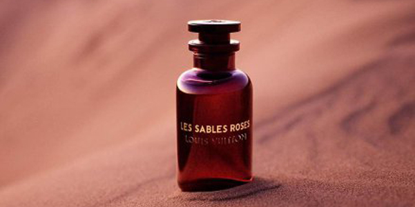Questo articolo parla di Louis Vuitton presents Les Sables Roses